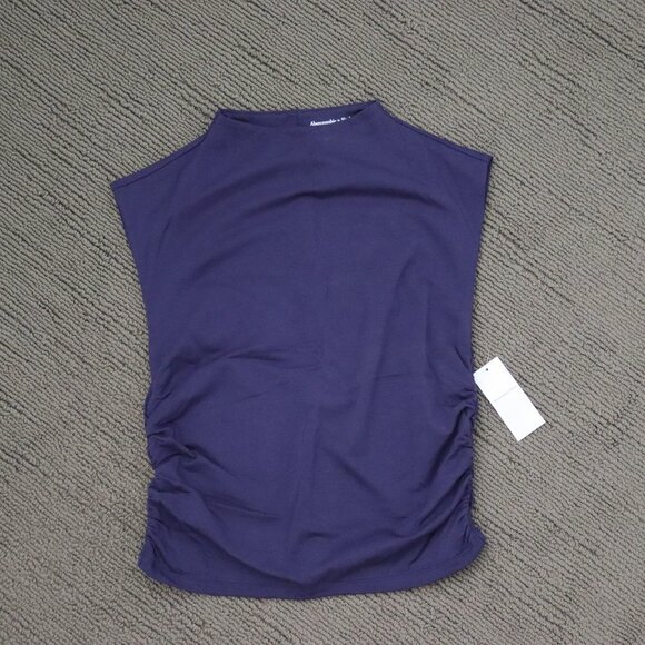 NWT Abercrombie The A&F Paloma Top - Navy Size Medium - Picture 6 of 8